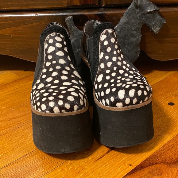 Shoes - Stylish Black and White Platform Shoes